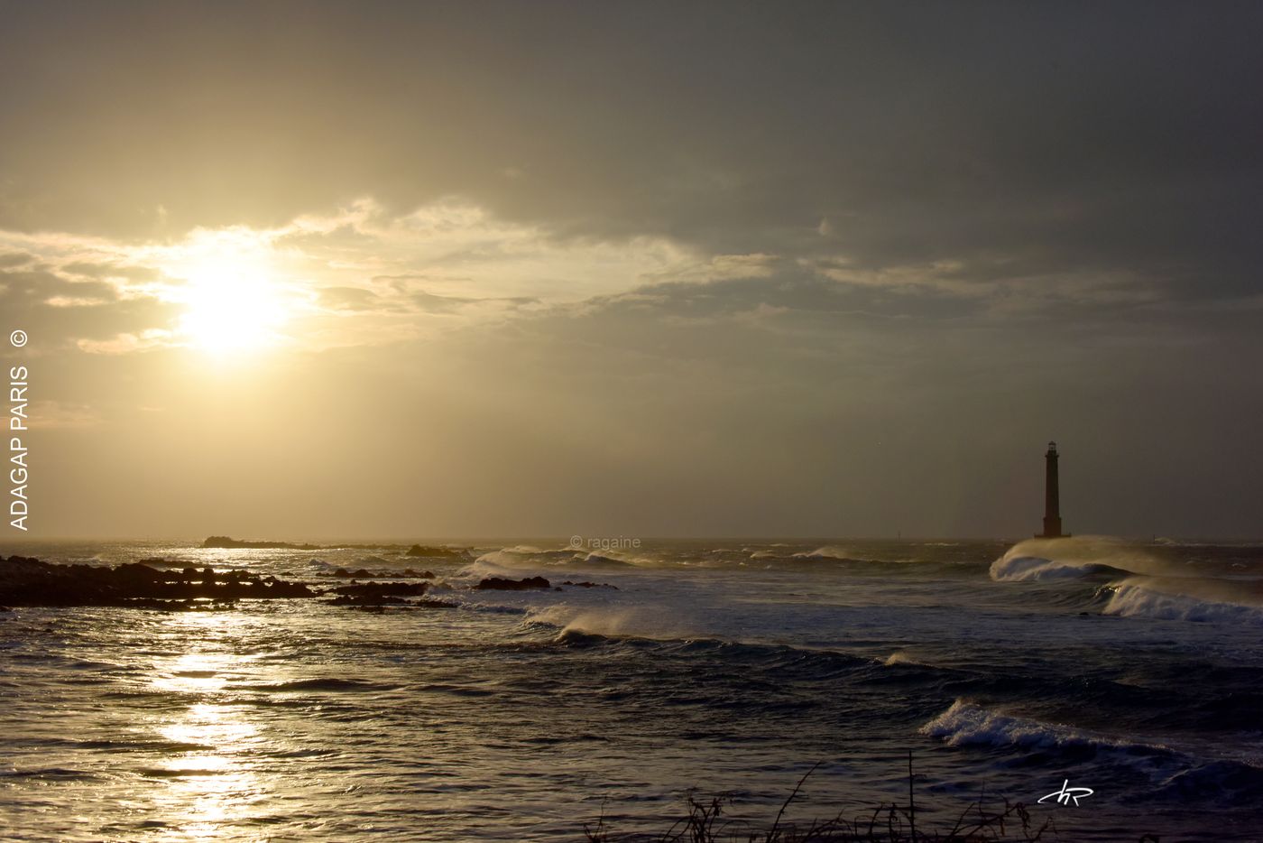 Coucher de soleil sur le phare de Goury Cap de la Hague — Photographie numérique, 2026 — œuvre de Christian Ragaine, art Photographie contemporaine