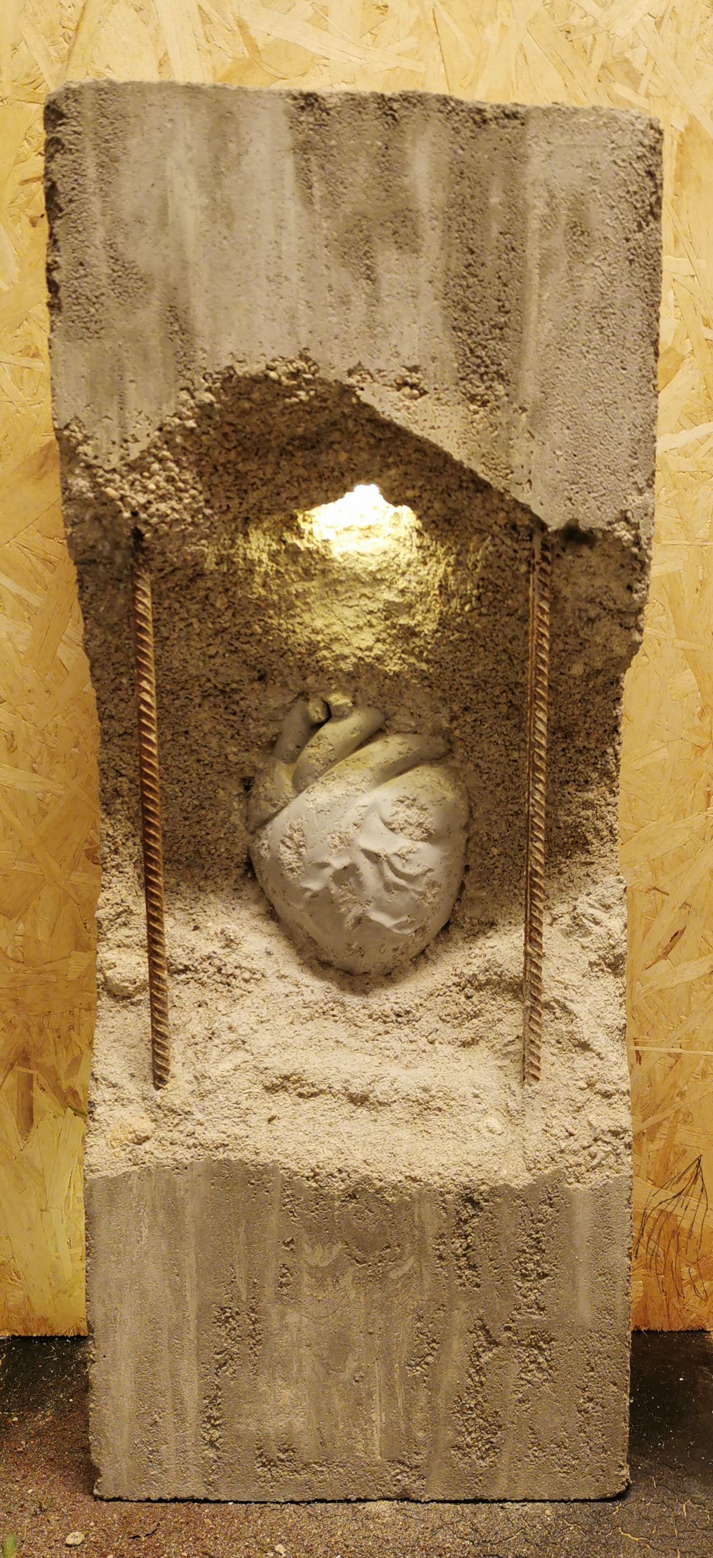 Lampe béton heart — œuvre de Rusty-Heart